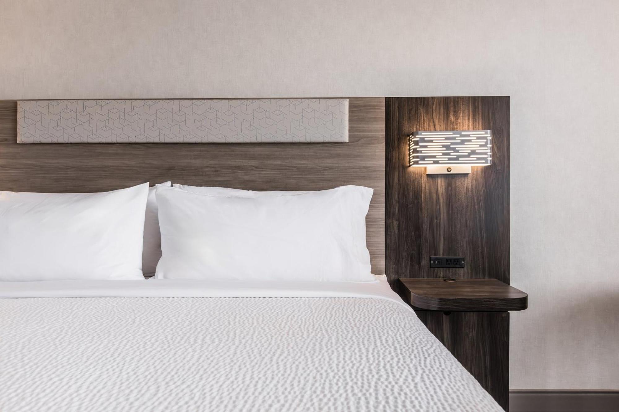 Holiday Inn Express Toronto-North York By Ihg Dış mekan fotoğraf