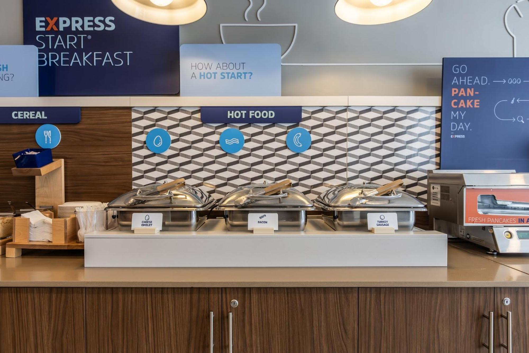 Holiday Inn Express Toronto-North York By Ihg Dış mekan fotoğraf