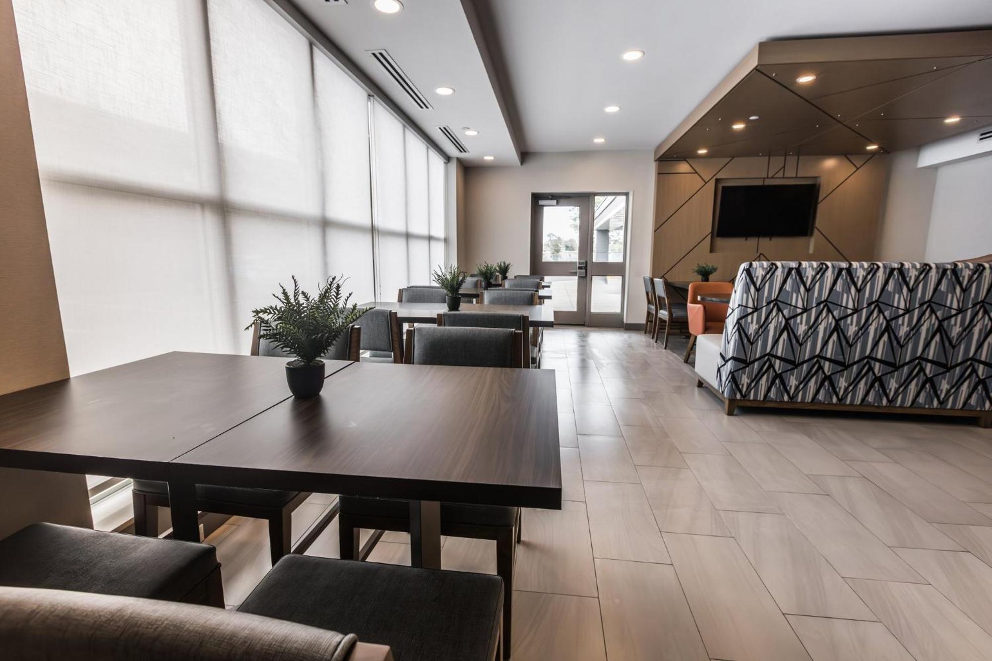 Holiday Inn Express Toronto-North York By Ihg Dış mekan fotoğraf