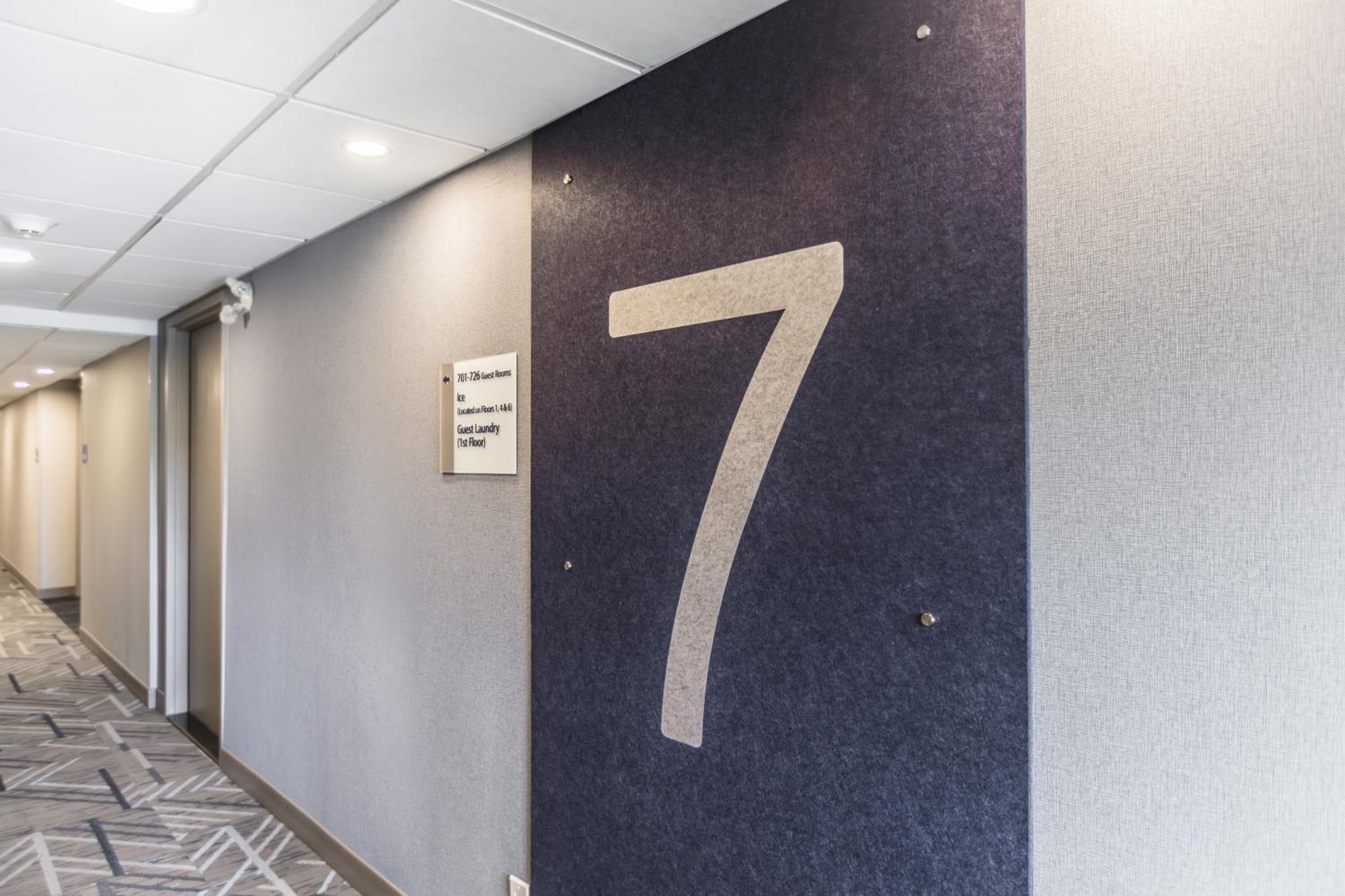 Holiday Inn Express Toronto-North York By Ihg Dış mekan fotoğraf