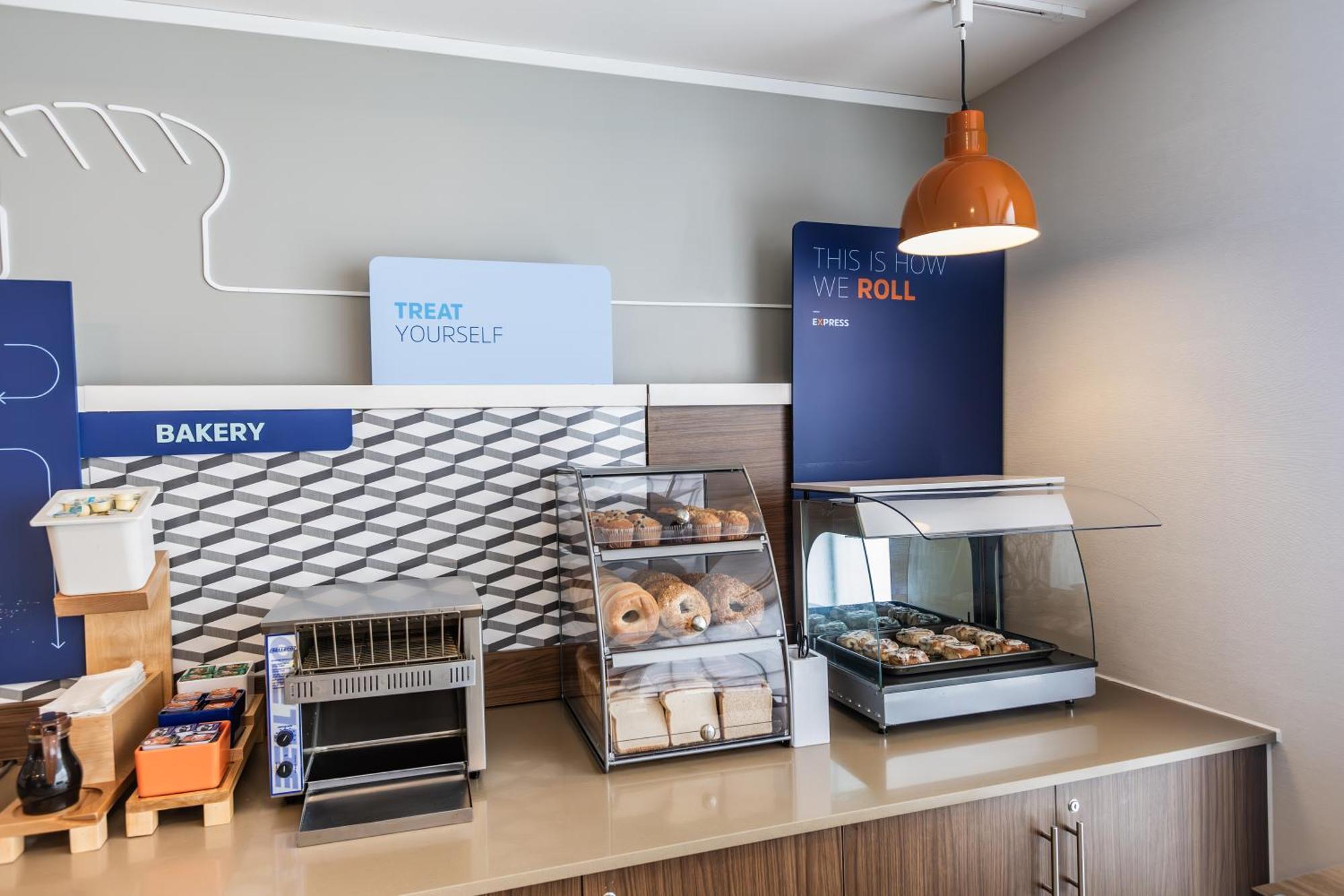 Holiday Inn Express Toronto-North York By Ihg Dış mekan fotoğraf