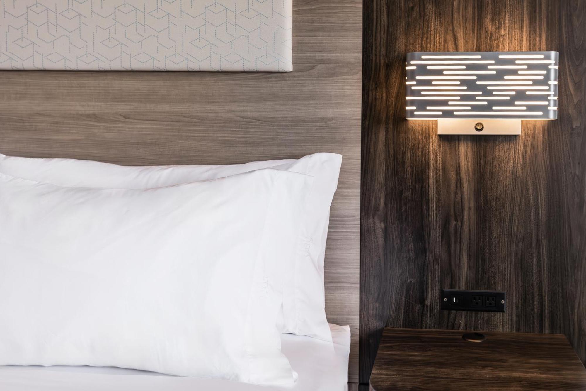 Holiday Inn Express Toronto-North York By Ihg Dış mekan fotoğraf