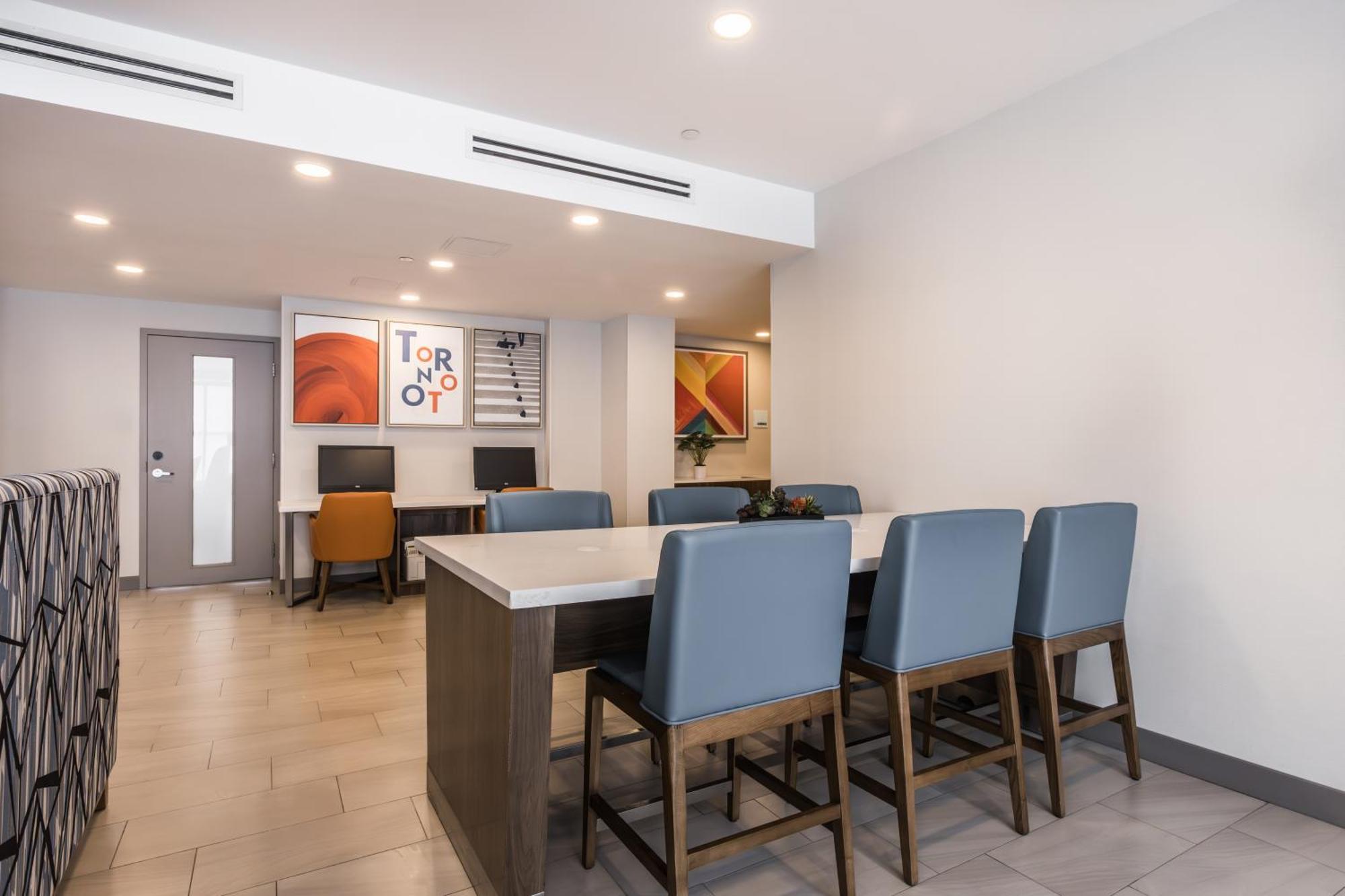 Holiday Inn Express Toronto-North York By Ihg Dış mekan fotoğraf